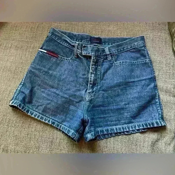 Tommy Jeans denim shorts in mid wash size 7 - Picture 1 of 8